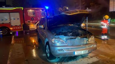 El coche se ha accidentado a pocos metros de una gasolinera del polígono Alba de Vila-seca. Foto: cedida