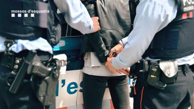 Un detenido de Mossos en una imagen de archivo. Foto: CME