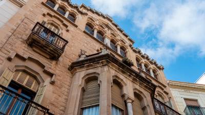 La fachada de la Casa Serra. FOTO: santi garcía