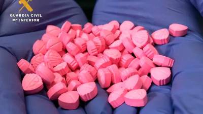 La clefedrona se ha presentado en forma de pastillas rosas. FOTO: GUARDIA CIVIL