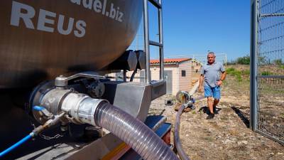 Molts municipis han hagut de nodrir-se d’aigua mitjançant camions cisterna. Foto: Núria Torres