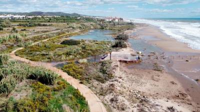 Vista de Les Madrigueres tras un temporal de mar.