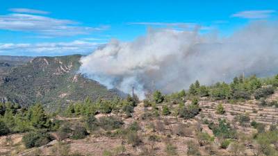 El incendio de Cabacés visto desde La Figuera. Foto: @JViejobueno