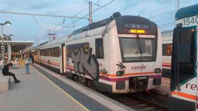 Imagen de archivo de un tren de Rodalies en la estación de Tarragona. Foto: DT