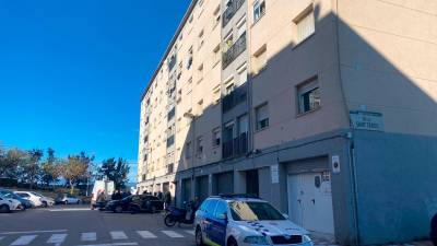 La Guàrdia Urbana de Tarragona acudió al edificio por la mañana. Foto: Joel Medina Romero