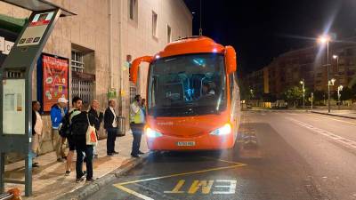 Los autobuses de Tarragona han salido tanto de la estación de trenes como de la avenida Roma. Foto: Joel Medina