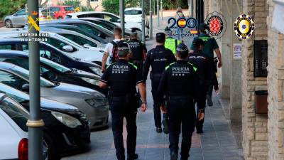 Imagen del dispositivo conjunto de inspección de centros y salones de belleza y tratamiento de uñas en Tarragona y Reus. Foto: Cedida