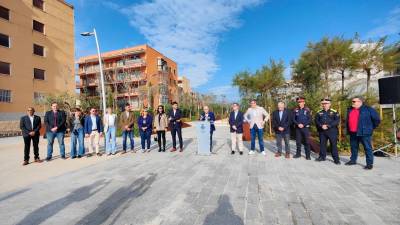 Las autoridades, durante el acto de inauguración de la nueva Rambla de Barenys. Foto: DT