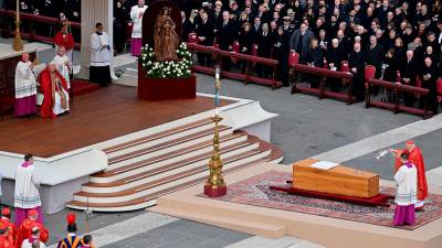 Durante los tres días de capilla ardiente acudieron cerca de 200.000 visitantes. Foto: EFE