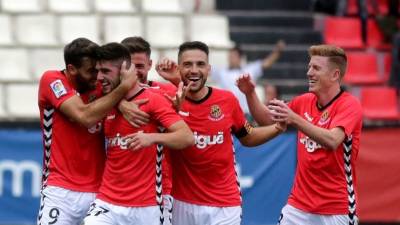 Los jugadores del Nàstic celebran uno de los tantos conseguidos. Foto: Lluís Milián