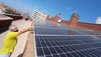 Las bonificaciones por la instalación de las placas solares se aprobaron en octubre de 2021 y son de un máximo de 600 euros. Foto: Pere Ferré