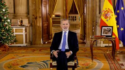 Felipe VI en su tradicional mensaje de Navidad, grabado en el Salón de Columnas del Palacio Real. Foto: EFE