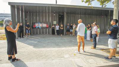 Los trabajadores del Centre Penitenciari Obert protagonizaron un minuto de silencio. foto: Marc Bosch