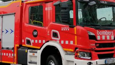 Dos dotaciones de bomberos han sofocado las llamas.