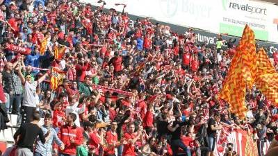 Los seguidores granas quieren vivir este año el regreso a Segunda en el Nou Estadi. Foto: Lluís Milián