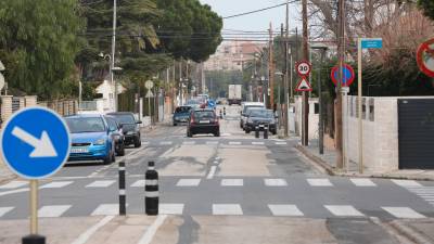 Remodelar la calle Orquídees, arteria principal de La Llosa, es una larga reivindicación del barrio. Foto: DT