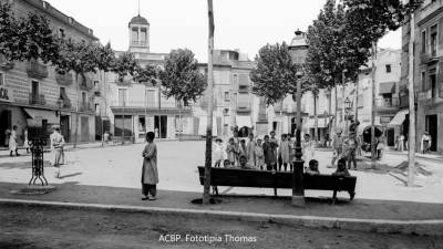 Imagen histórica de la plaza Nova de El Vendrell.