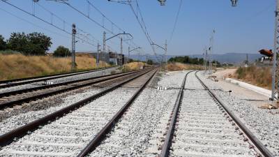 La confluencia de vías de tren en el nudo de Vila-seca, donde el Estado estudia implantar otro ramal. FOTO: Pere Ferré / DT