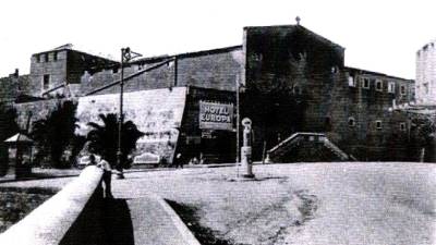 Inicis del 1900. El convent de Santa Clara i la benzinera del Sr. Ban&uacute;s. foto: Arxiu Rafael Vidal Ragazzon / Tarragona Antiga