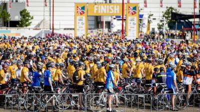 Cerca de 13.000 ciclistas se reunirán en esta 103ª edición del Tour de Francia Foto: EFE/ROBIN VAN LONKHUIJSEN