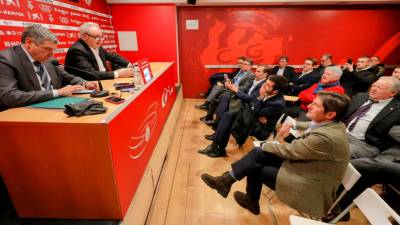 El catedrático en derecho penal, Fermín Morales, y el abogado y miembro del consejo de administración del Nàstic, Antoine Jordà. Foto: Àngel Ullate