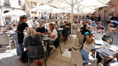 Una terraza en la plaza del Fòrum de Tarragona. Foto: Pere Ferré