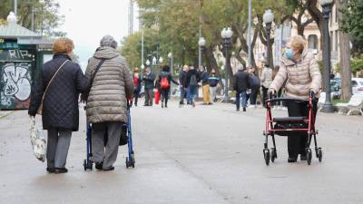 Las ciudades del siglo XXI deberán implementar políticas que tengan en cuenta el progresivo envejecimiento de la población. Foto: Pere Ferré