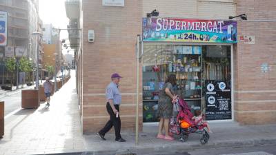 Imagen de un supermercado 24 horas situado en la calle Orosi de Tarragona. Foto: Pere Ferré