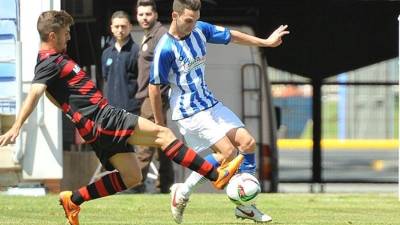 Miguelito, a la derecha, durante un partido con el Recreativo de Huelva. Foto: huelva24.com