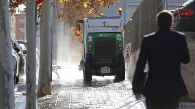 Una máquina del servicio de recogida de residuos en Tarragona. Foto: Pere Ferré