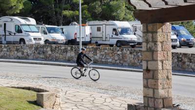 La autocaravana se encontraba en la zona del paseo Rafael de Casanova. Foto: Pere Ferré/DT