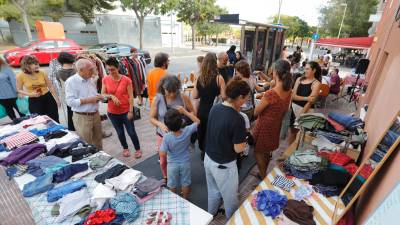 El mercado de ropa sostenible fue un éxito para dar una segunda vida a las prendas. Foto: Pere Ferré