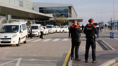 Imagen de archivo de los Mossos d’Esquadra en el aeropuerto de Reus. Foto: Pere Ferré/DT