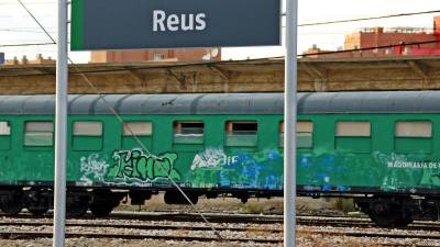 Imagen de archivo de un tren pintado con grafitis. Foto: Alfredo gonzález