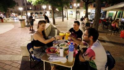 Sopar a la fresca d’ahir a la nit a la Part Baixa. FOTO: Pere Ferré