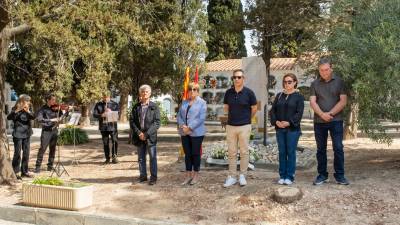 L’acte ha comptat amb la presència de familiars d’aquestes persones i diversos representants del consistori municipal. Foto: cedida