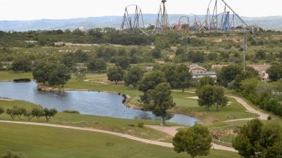 Vista de los terrenos donde se debe levantar el futuro macrocomplejo de Hard Rock, entre PortAventura y la autovía C-31B. Foto: Joan Revillas