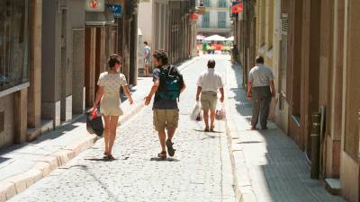 Imágen de archivo de la calle Vidre, con el hostal Potau al fondo. Foto: Pere Ferré/DT