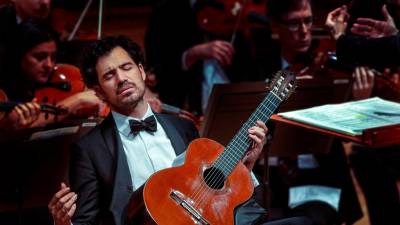 El guitarrista Pablo Sainz-Villegas tocó con 38 años con la Filarmónica de Berlín en la Philharmonie.