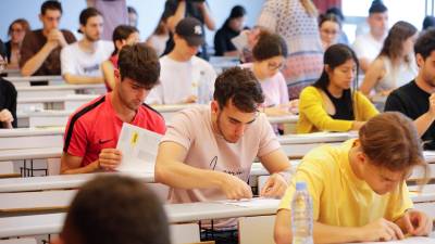 El alumnado de bachillerato tendrá que hacer varias lecturas durante el curso para consolidar las competencias, a propuesta de cada centro. Foto: Pere Ferré