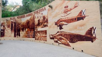 El mural que recorda els atacs de l’aviació feixista a Tortosa, vora el refugi antiaeri. Foto: J. Revillas