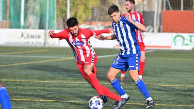 Jordi Prades volvió a ser un o de los jugadores más peligrosos de la UE Valls ante el Santfeliuenc. FOTO: ALFREDO GONZÁLEZ