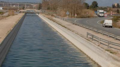 Canal de l’esquerra de l’Ebre, al se pas per l’Aldea. foto: Joan Revillas