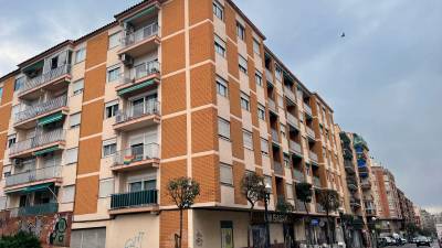 Bloque de pisos situado en la ciudad de Tarragona. Foto: Alfredo González