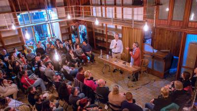 Carles Porta durante la presentación en la Casa Navàs. foto: marc bosch