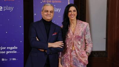 La futbolista Jennifer Hermoso y el presentador RAmón García, que conducirán el programa las campanadas de Nochevieja. Foto: EFE/ Chema Moya