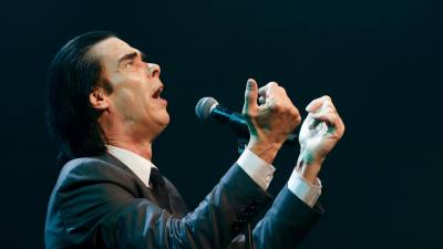 Nick Cave durante su concierto en el Palau Sant Jordi. Foto; EFE