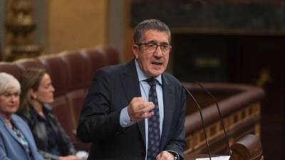 El portavoz del PSOE, Patxi López interviene en el debate de la toma en consideración de la proposición de ley. Foto: EFE/ Fernando Villar