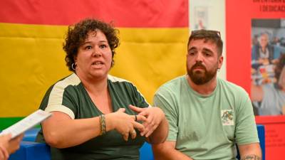 Ana y Javi explican su experiencia como familia acogedora y la «oportunidad que supone». Foto: Pere Ferré