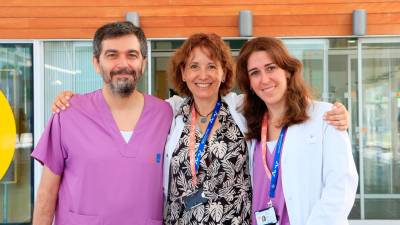 Els doctors Josep Maria Solé, Gemma Mancebo y Ester Miralpeix. Foto: ACN